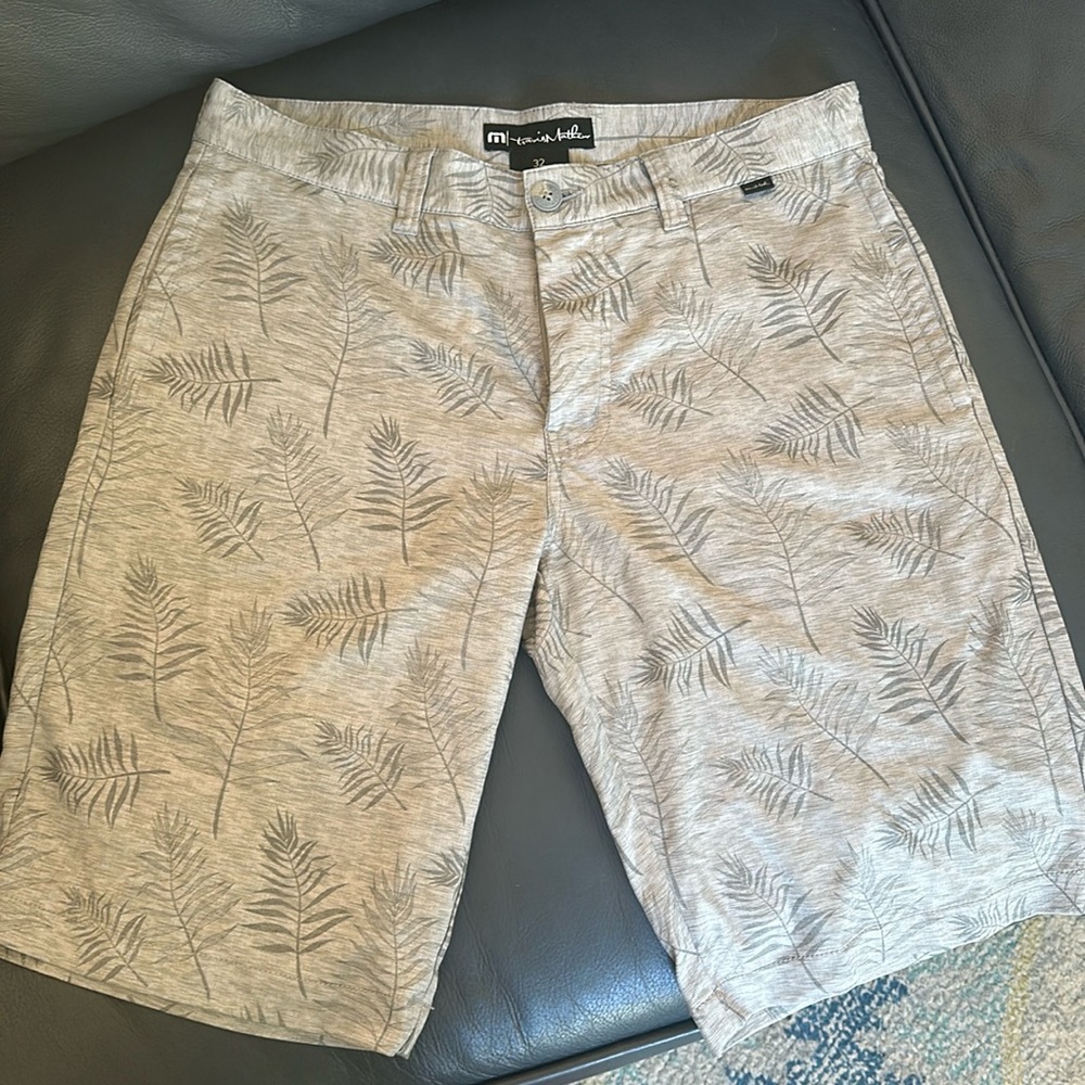 Travis Mathew palm shorts NWOT